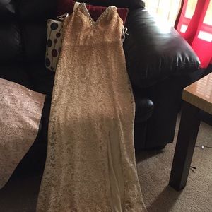 Women’s (L) Prom or formal outing dresses